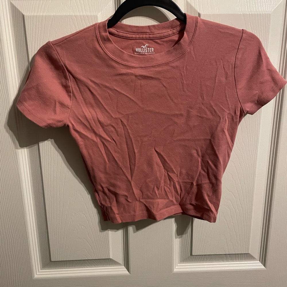 Hollister Fitted Short-Sleeve Crop Top in Dusty Rose